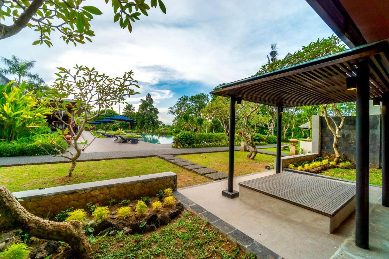 Le Grande Bali Hotel Uluwatu  Exterior photo The garden of the resort