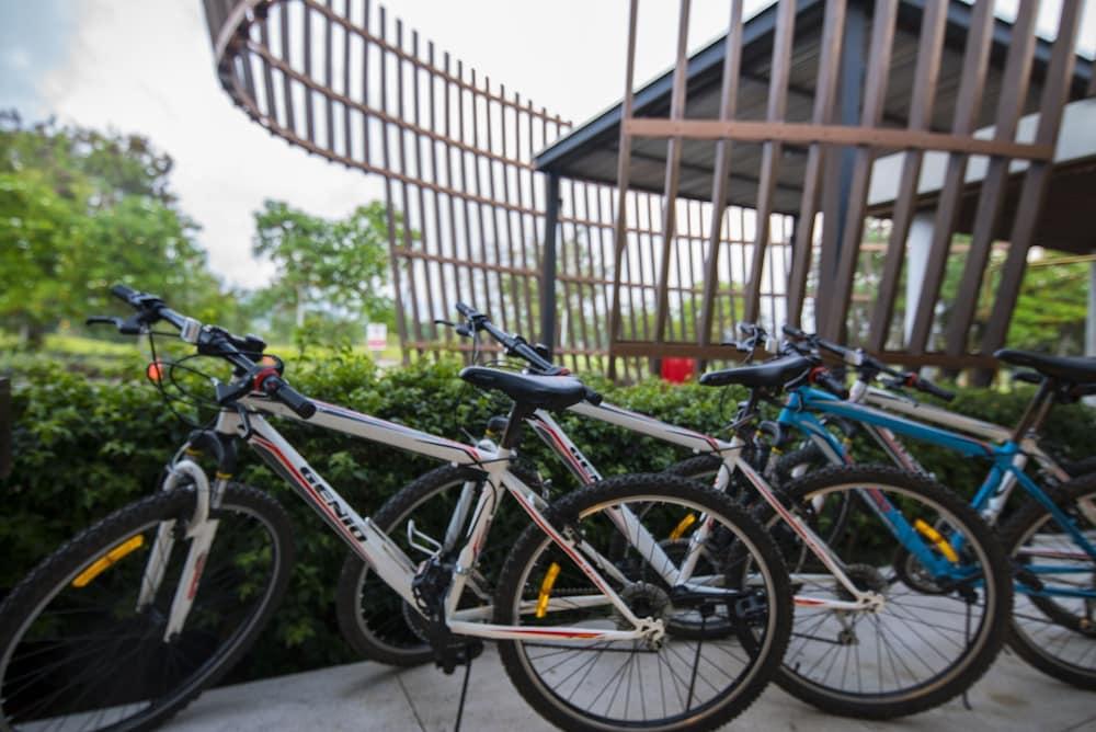 Le Grande Bali Hotel Uluwatu  Exterior photo Bicycles at the station