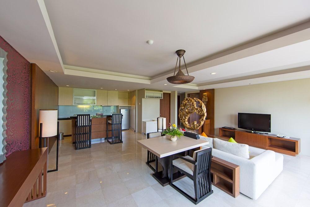 Le Grande Bali Hotel Uluwatu  Exterior photo A living room in a condominium