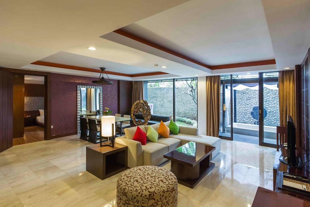 Le Grande Bali Hotel Uluwatu  Exterior photo Living room of a suite