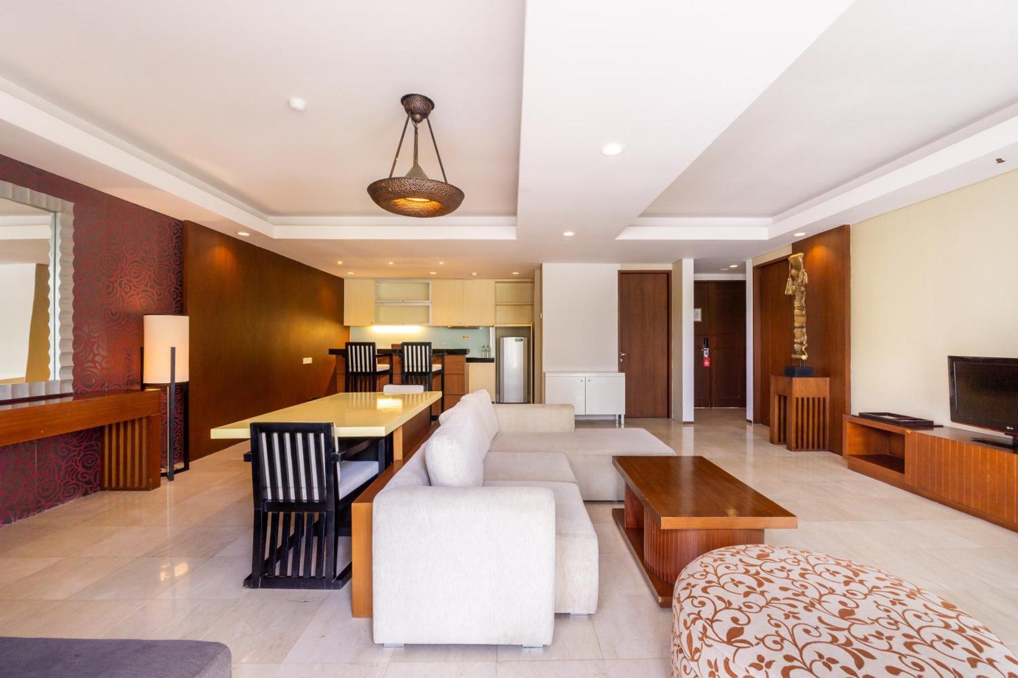 Le Grande Bali Hotel Uluwatu  Exterior photo A suite at the hotel