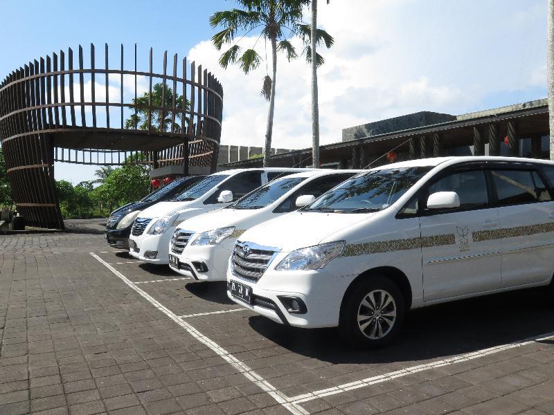 Le Grande Bali Hotel Uluwatu  Exterior photo Toyota Innova