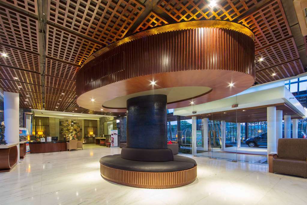Le Grande Bali Hotel Uluwatu  Interior photo The lobby of the hotel