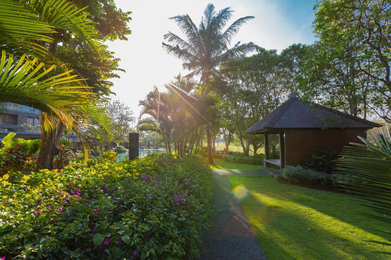 Le Grande Bali Hotel Uluwatu  Exterior photo The resort's grounds