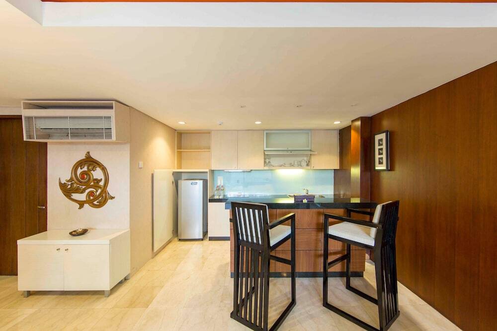 Le Grande Bali Hotel Uluwatu  Exterior photo A typical apartment kitchen